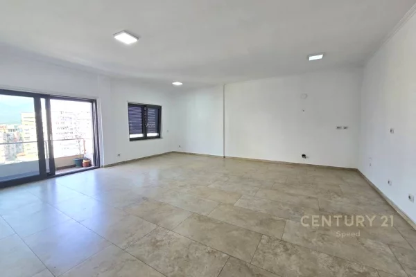 Zyre me qira tek Ring Center, Zogu i Zi!