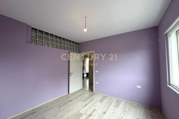 Shtepi ne shitje Apartament ne Tirane, 2+1, Mobilimi E mobiluar, Pagesa 235,000  Euro.