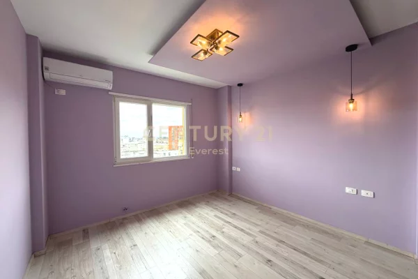 Shtepi ne shitje Apartament ne Tirane, 2+1, Mobilimi E mobiluar, Pagesa 235,000  Euro.