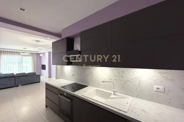 Shtepi ne shitje Apartament ne Tirane, 2+1, Mobilimi E mobiluar, Pagesa 235,000  Euro.