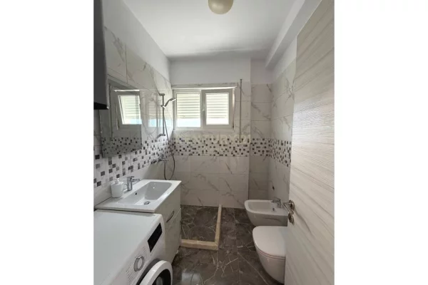 Shtepi ne shitje Apartament ne Tirane, 2+1, Mobilimi E mobiluar, Pagesa 235,000  Euro.