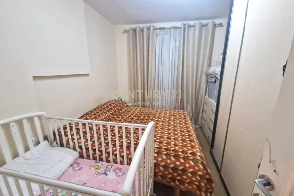 Shtepi ne shitje Apartament ne Tirane, 1+1, Mobilimi E mobiluar, Pagesa 125,000  Euro.