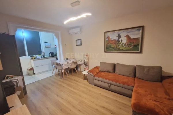 Shtepi me qera Apartament ne Tirane, 2+1, Mobilimi E mobiluar, Pagesa 800  Euro.