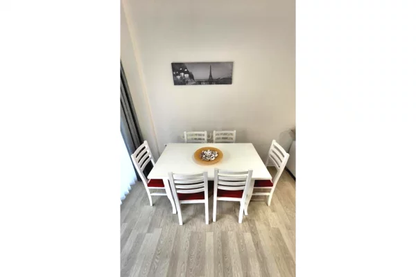 Shtepi me qera Apartament ne Tirane, 2+1, Mobilimi E mobiluar, Pagesa 600  Euro.