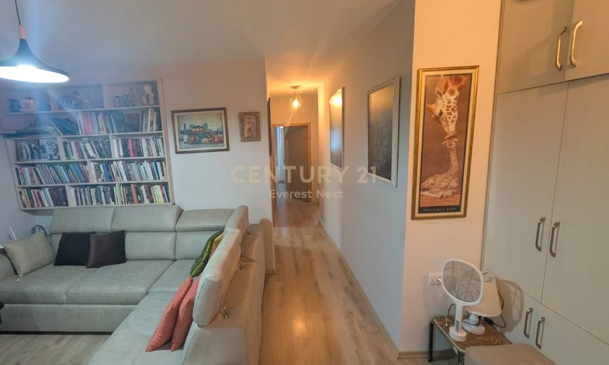Shtepi ne shitje Apartament ne Tirane, 2+1, Mobilimi E mobiluar, Pagesa 150,000  Euro.