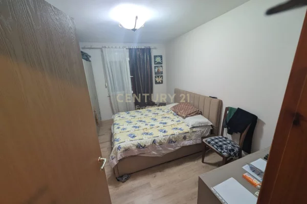 Shtepi ne shitje Apartament ne Tirane, 2+1, Mobilimi E mobiluar, Pagesa 150,000  Euro.