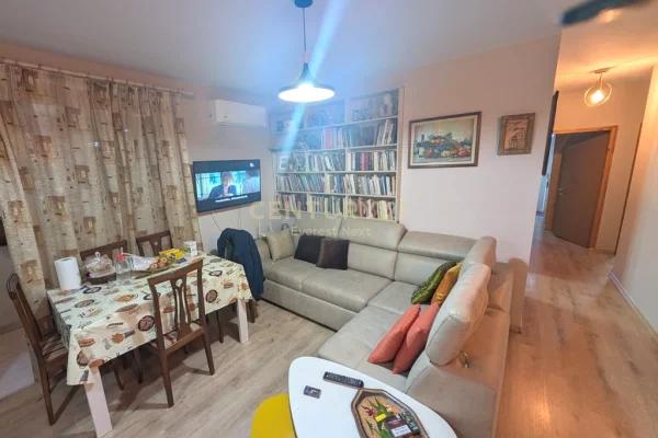 Shtepi ne shitje Apartament ne Tirane, 2+1, Mobilimi E mobiluar, Pagesa 150,000  Euro.