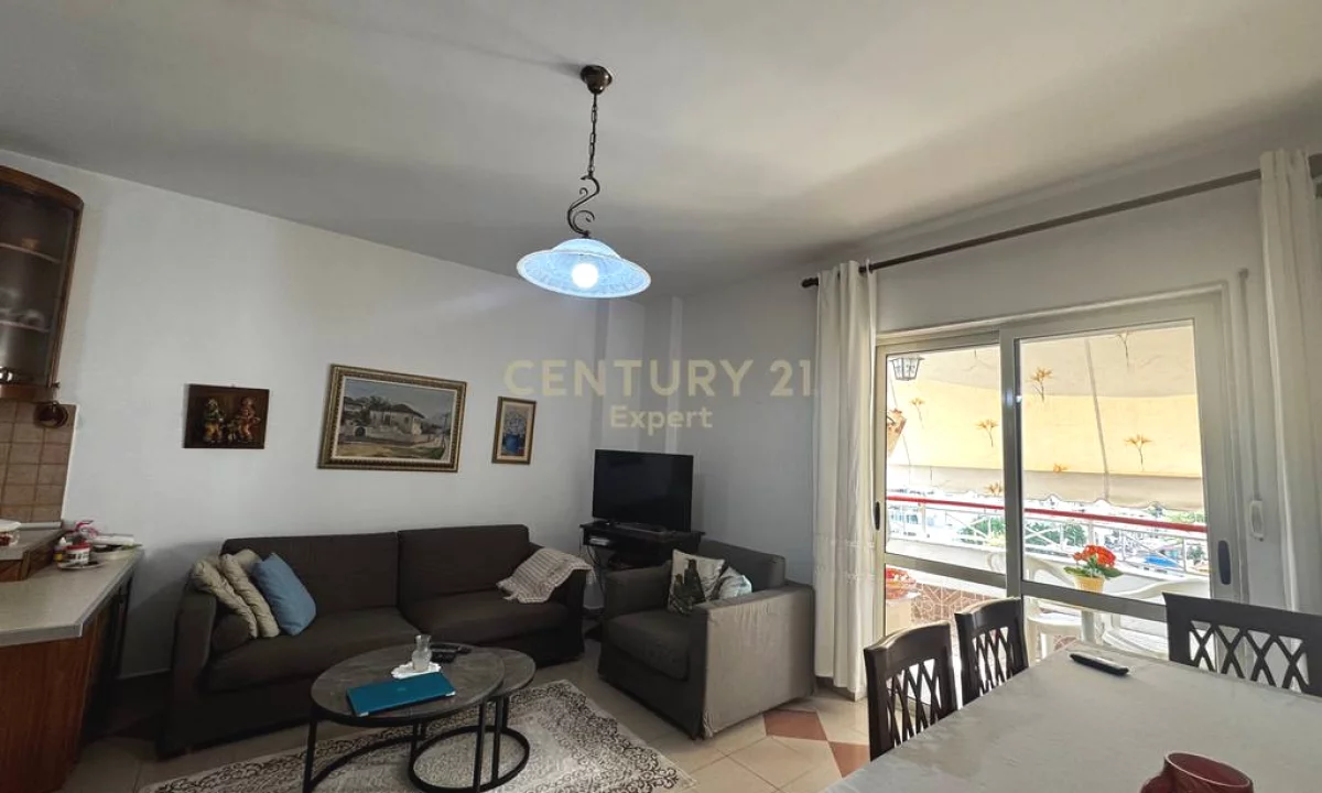 Shtepi ne shitje Apartament ne Tirane, 2+1, Mobilimi E mobiluar, Pagesa 250,000  Euro.