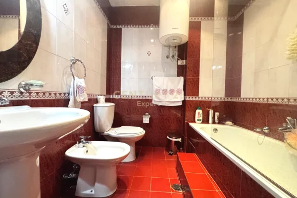 Shtepi ne shitje Apartament ne Tirane, 2+1, Mobilimi E mobiluar, Pagesa 250,000  Euro.