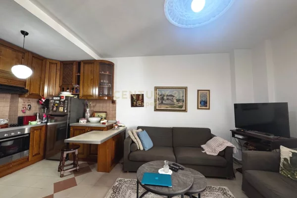 Shtepi ne shitje Apartament ne Tirane, 2+1, Mobilimi E mobiluar, Pagesa 250,000  Euro.