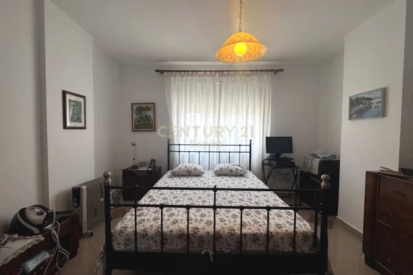 Shtepi ne shitje Apartament ne Tirane, 2+1, Mobilimi E mobiluar, Pagesa 250,000  Euro.