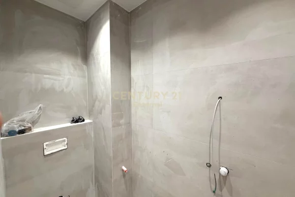 Shtepi ne shitje Apartament ne Tirane, 2+1, Mobilimi Bosh, pa mobiluar, Pagesa 320,000  Euro.