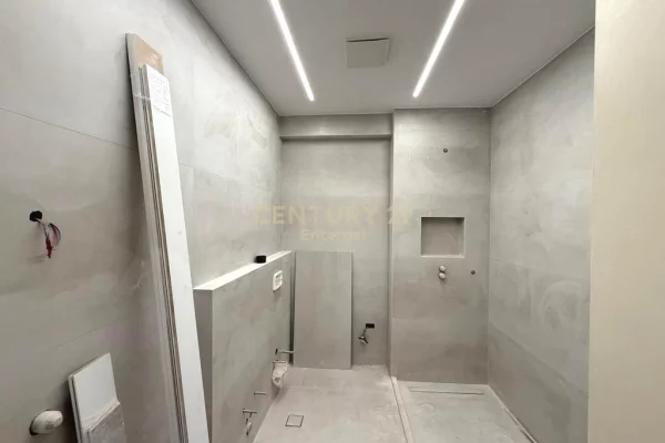 Shtepi ne shitje Apartament ne Tirane, 2+1, Mobilimi Bosh, pa mobiluar, Pagesa 320,000  Euro.