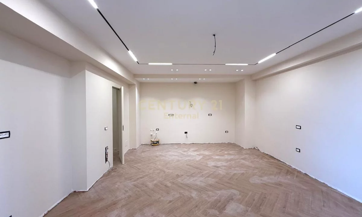 Shtepi ne shitje Apartament ne Tirane, 2+1, Mobilimi Bosh, pa mobiluar, Pagesa 320,000  Euro.