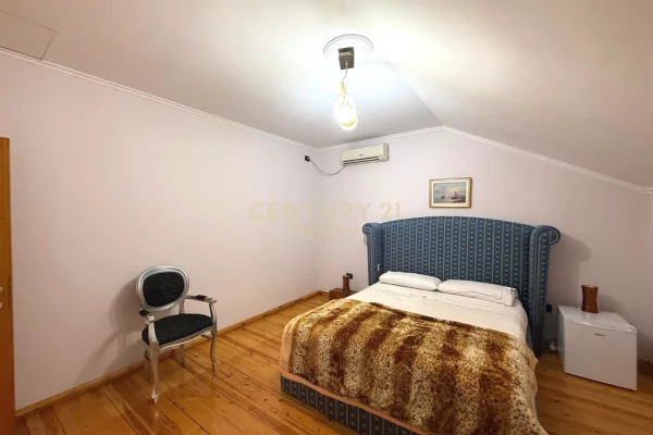 Shtepi me qera Vila Luksoze ne Tirane, 2+1, Mobilimi E mobiluar, Pagesa 1,100  Euro.