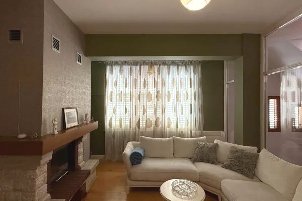 Shtepi me qera Vila Luksoze ne Tirane, 2+1, Mobilimi E mobiluar, Pagesa 1,100  Euro.