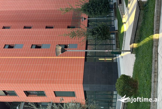 Ambiente Commerciale in Affitto 1+1 a Tirana - 2,500 Euro