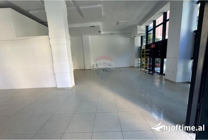 Ambiente Commerciale in Affitto 1+1 a Tirana - 85,000 Leke