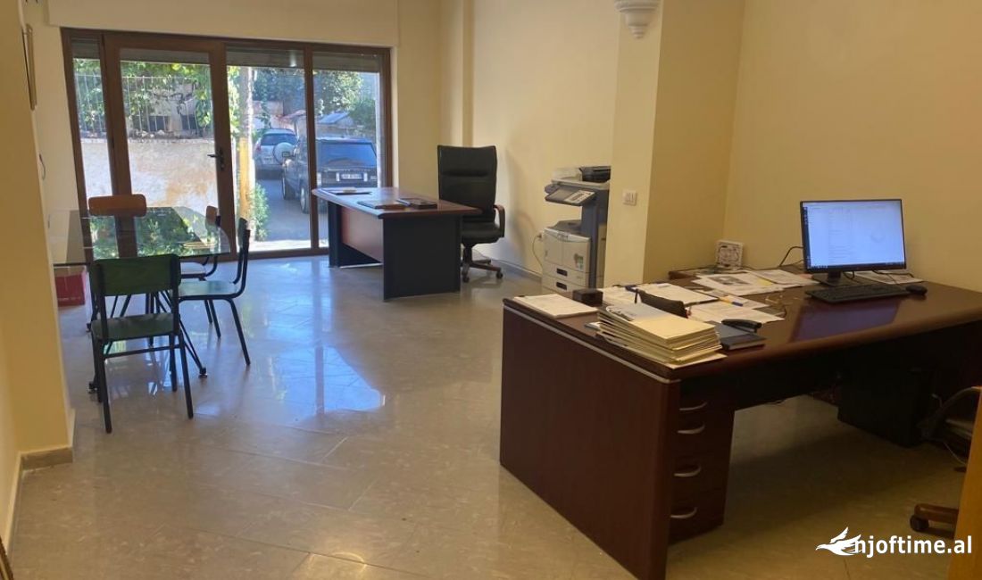 Shitet njesi/dyqan 📍Rruga Prokop Myzeqari Cmimi 85.000 Euro