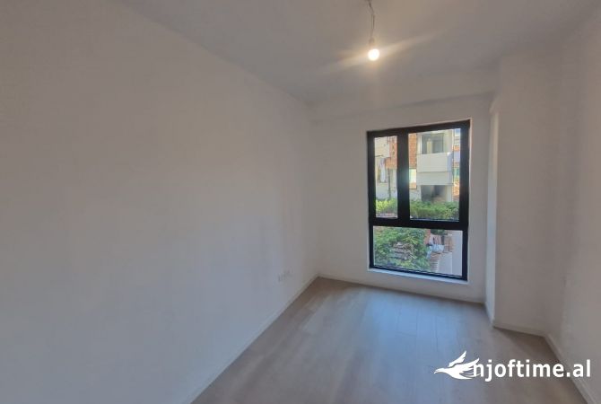 Jepet ambjent per zyra Rruga e Kavajes