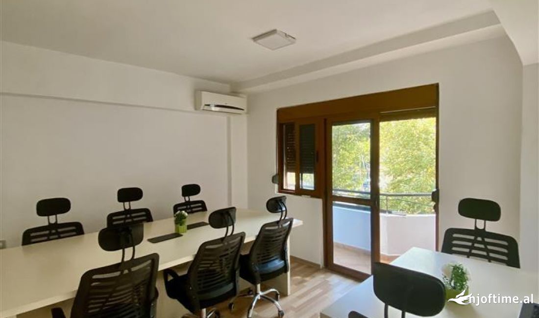 Jepet me qera ambjent per zyra tek 9 kateshet