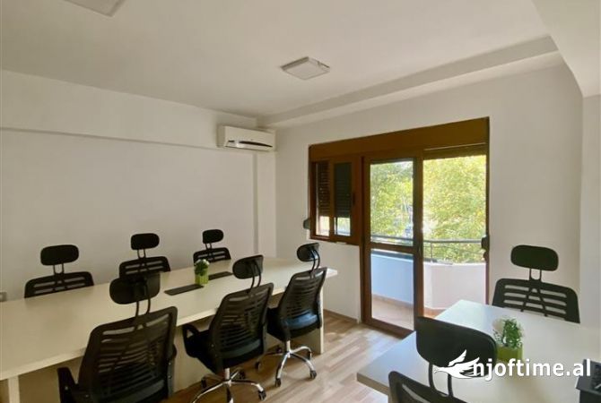 Ambiente Commerciale in Affitto 3+1 a Tirana - 900 Euro