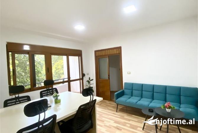 Ambiente Commerciale in Affitto 3+1 a Tirana - 900 Euro