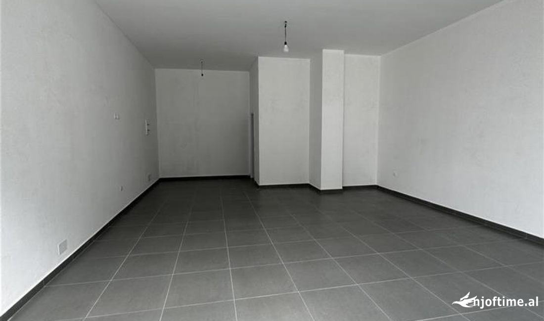 Jepet ambjent biznes me qera Kompleksi Arlis Rruga e Dibres