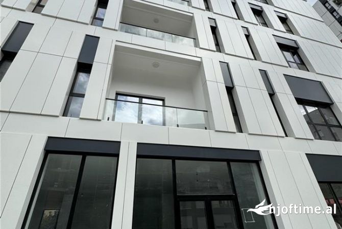 Ambiente Commerciale in Affitto 1+1 a Tirana - 900 Euro