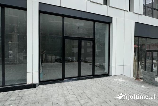 Ambiente Commerciale in Affitto 1+1 a Tirana - 900 Euro