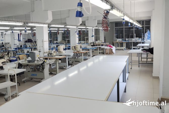 Ambiente Commerciale in Affitto 4+1 a Tirana - 2,850 Euro