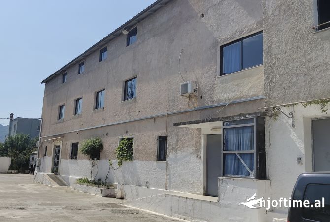 Ambiente Commerciale in Affitto 4+1 a Tirana - 2,850 Euro