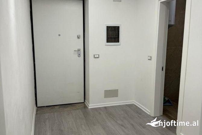 Ambiente Commerciale in Affitto 3+1 a Tirana - 500 Euro