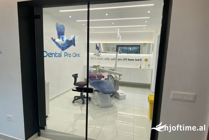 Jepet ambjent biznesi me qera ne zonen e Xhamllikut