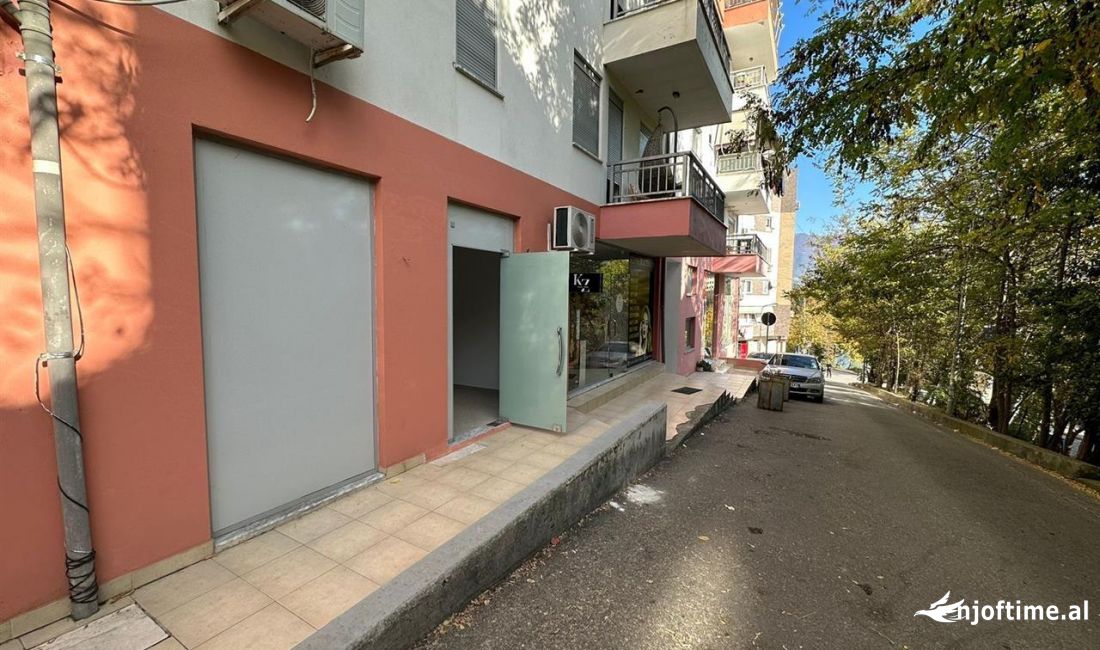 Jepet dyqan me qera tek Liqeni i Thate