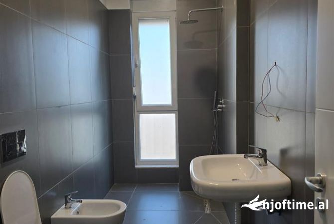 Jepet zyre me qera e mobiluar tek Fusha e Aviacionit