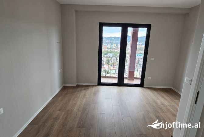 Jepet ambjent per zyra me qera tek Tirana Garden Building 