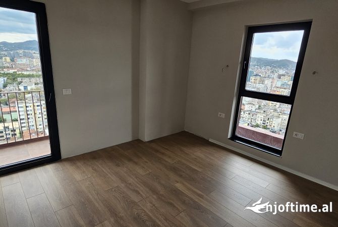 Jepet ambjent per zyra me qera tek Tirana Garden Building 