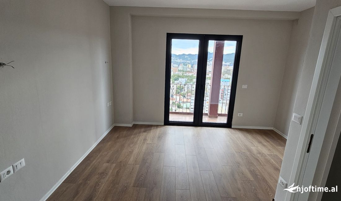 Jepet ambjent per zyra me qera tek Tirana Garden Building 