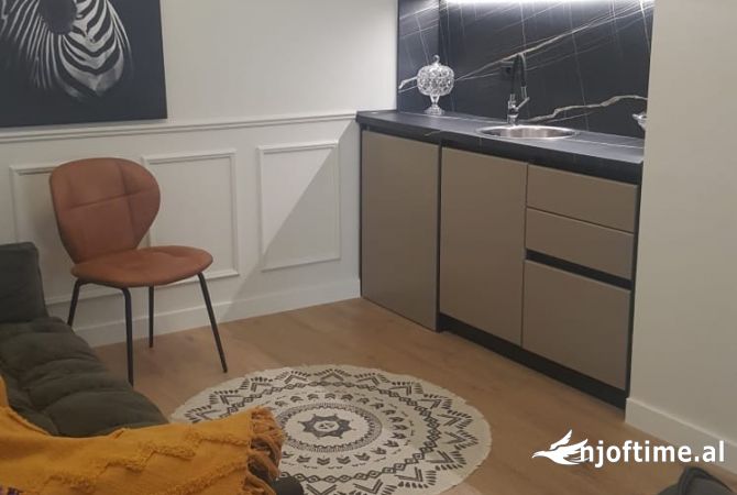 Jepet zyre me qera te qendra Condor tek Rruga e Kavajes