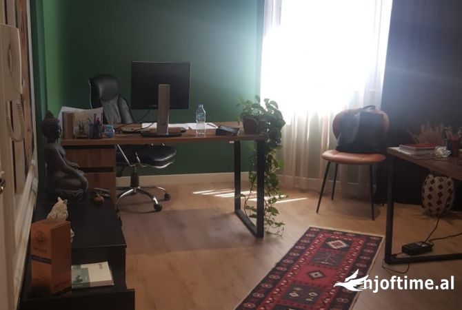 Jepet zyre me qera te qendra Condor tek Rruga e Kavajes