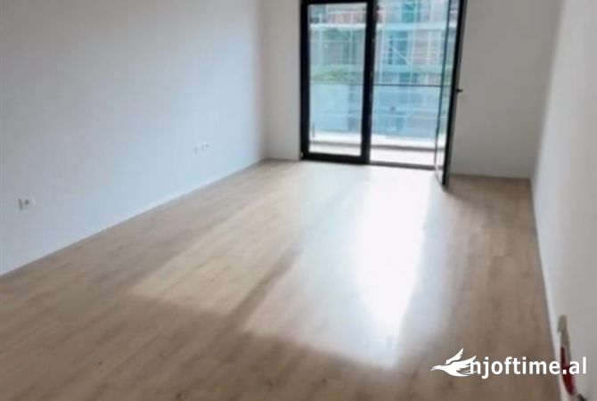 Jepet apartament 2+1 i pershtatshem per biznes tek Arlis Farmacia 10