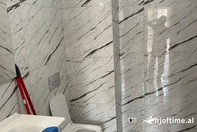 Jepet ambjent biznesi me qera tek Tregu Cam