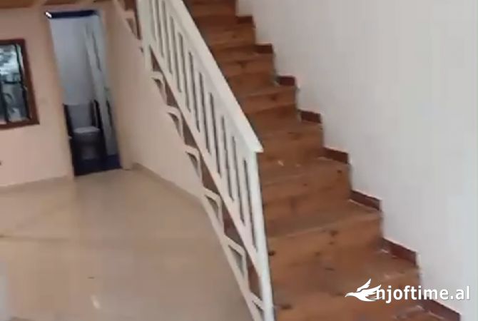 Ambiente Commerciale in Affitto 1+1 a Tirana - 60,000 Leke