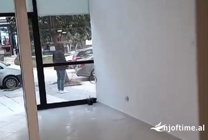 Ambiente Commerciale in Affitto 1+1 a Tirana - 60,000 Leke