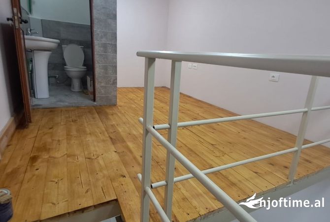 Ambiente Commerciale in Affitto 3+1 a Tirana - 300 Euro