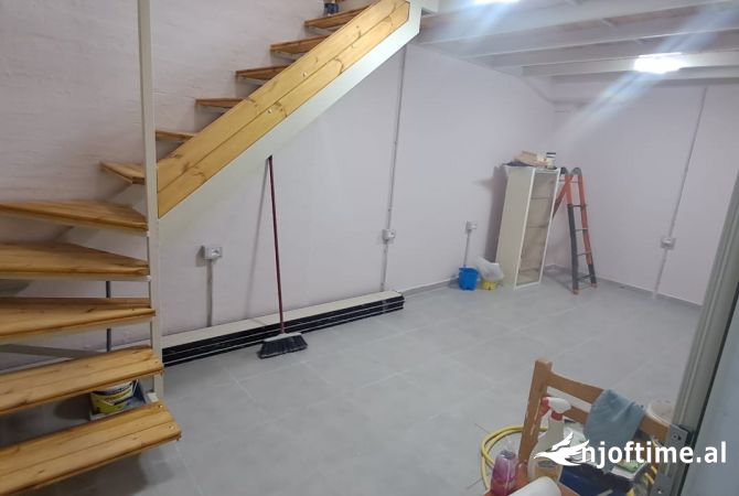 Ambiente Commerciale in Affitto 3+1 a Tirana - 300 Euro