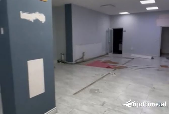 Ambiente Commerciale in Affitto 1+1 a Tirana - 95,000 Leke