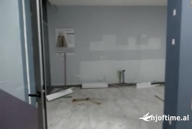 Ambiente Commerciale in Affitto 1+1 a Tirana - 95,000 Leke