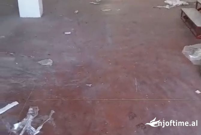 Ambiente Commerciale in Affitto 4+1 a Tirana - 1,400 Euro